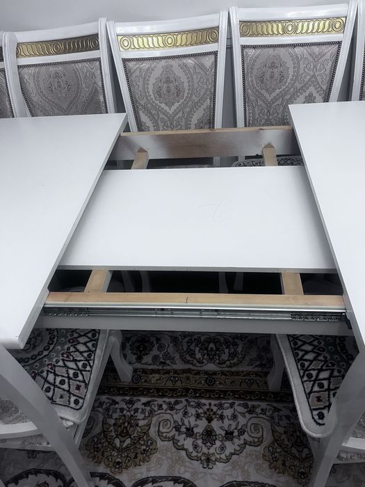 Стол со стульями