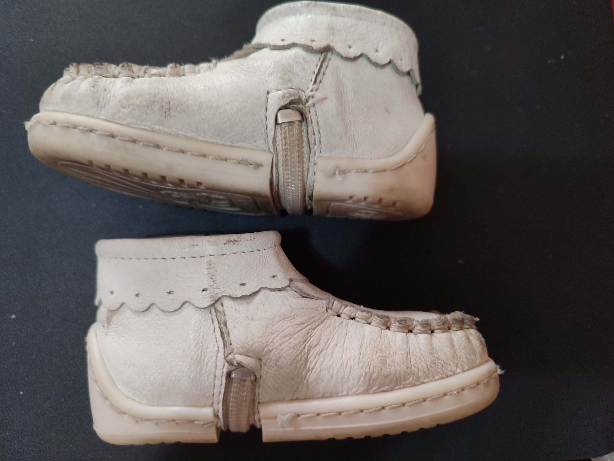 Бебешки обувки chicco 17