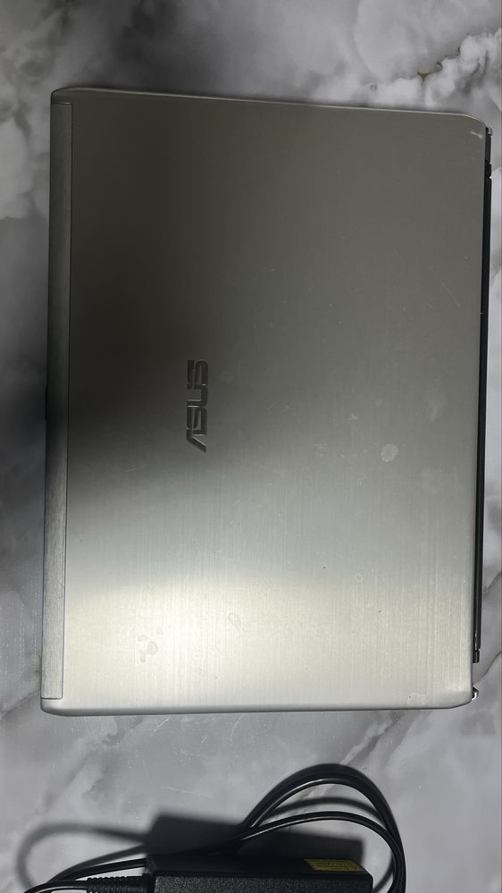 Ноутбук ASUS