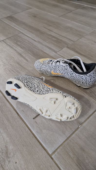 Nike cu crampoane pentru copii marimea 36