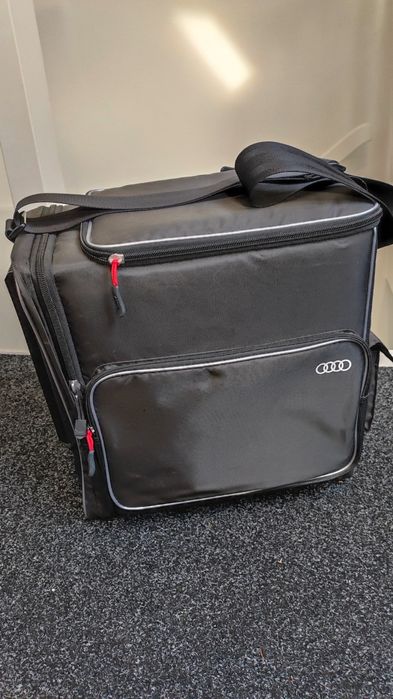 Оригинална хладилна чанта Audi
