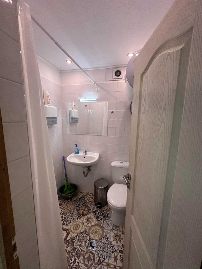 Дава се под наем Тристаен апартамент в София, Лозенец - 78 кв.м за 450 € - Снимка #1