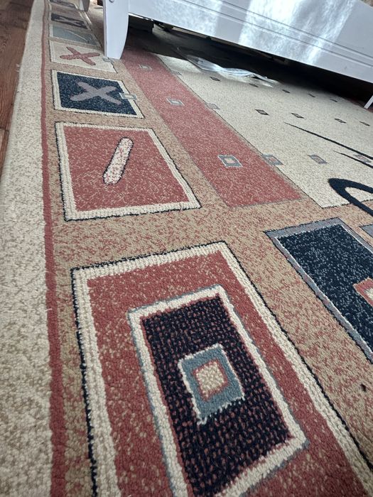 Ковер утолщенный красивый