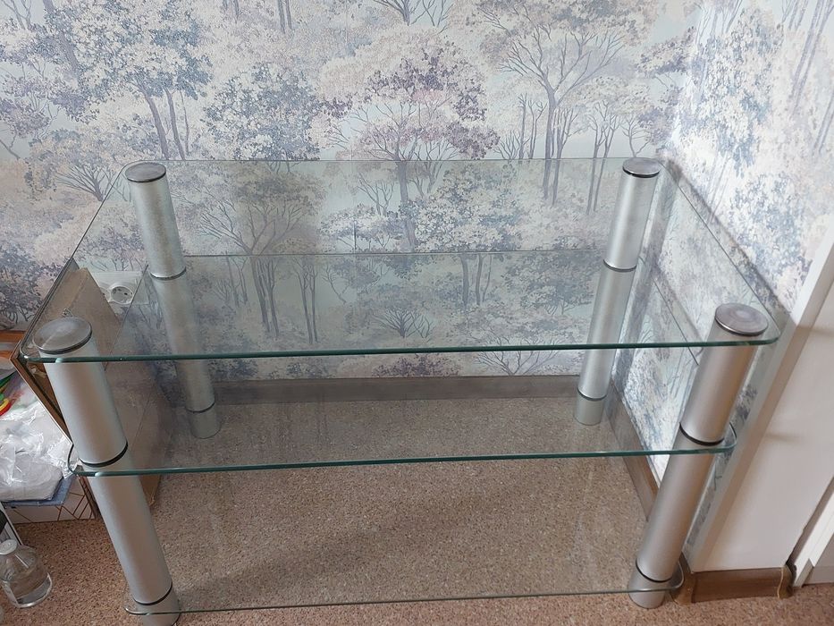 Продаётся стеклянный журнальный столик!