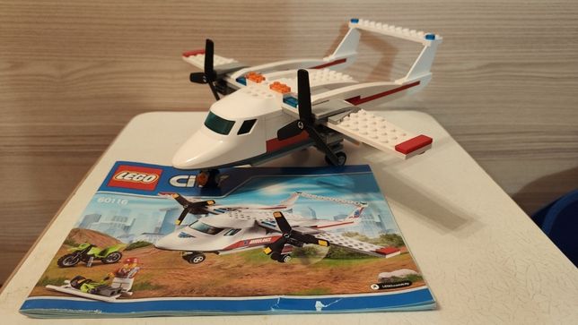 Продам конструктор Lego Classic Самолет скорой помощи