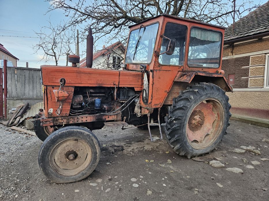 Tractor U 650 cu utilajel