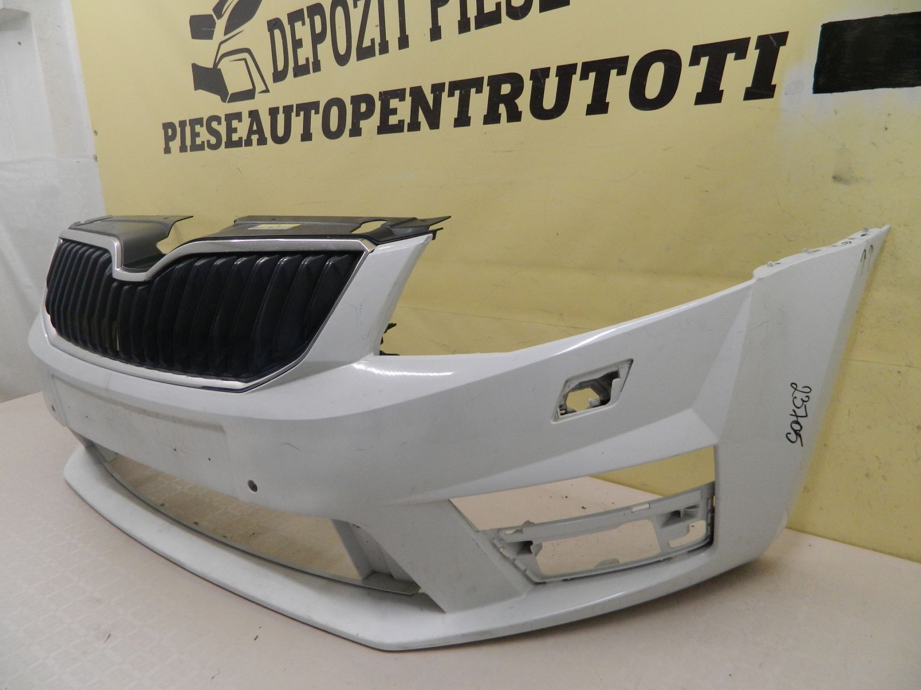 Bara fata Skoda Octavia 3 RS / VRS, 2012, 2013, 2014, 2015, cod origine 5E0807221F.