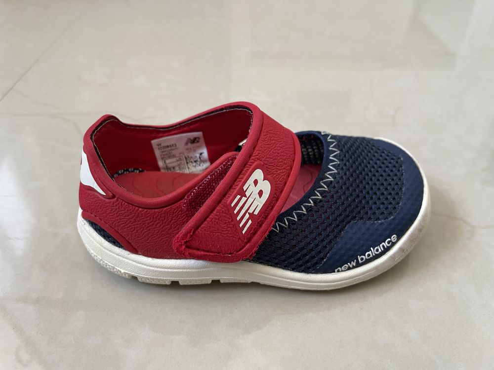 Sandale/Papuci New Balance Marime 22.5