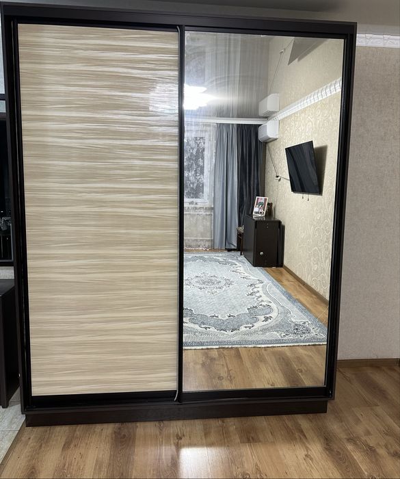 Шкаф купе с зеркалом