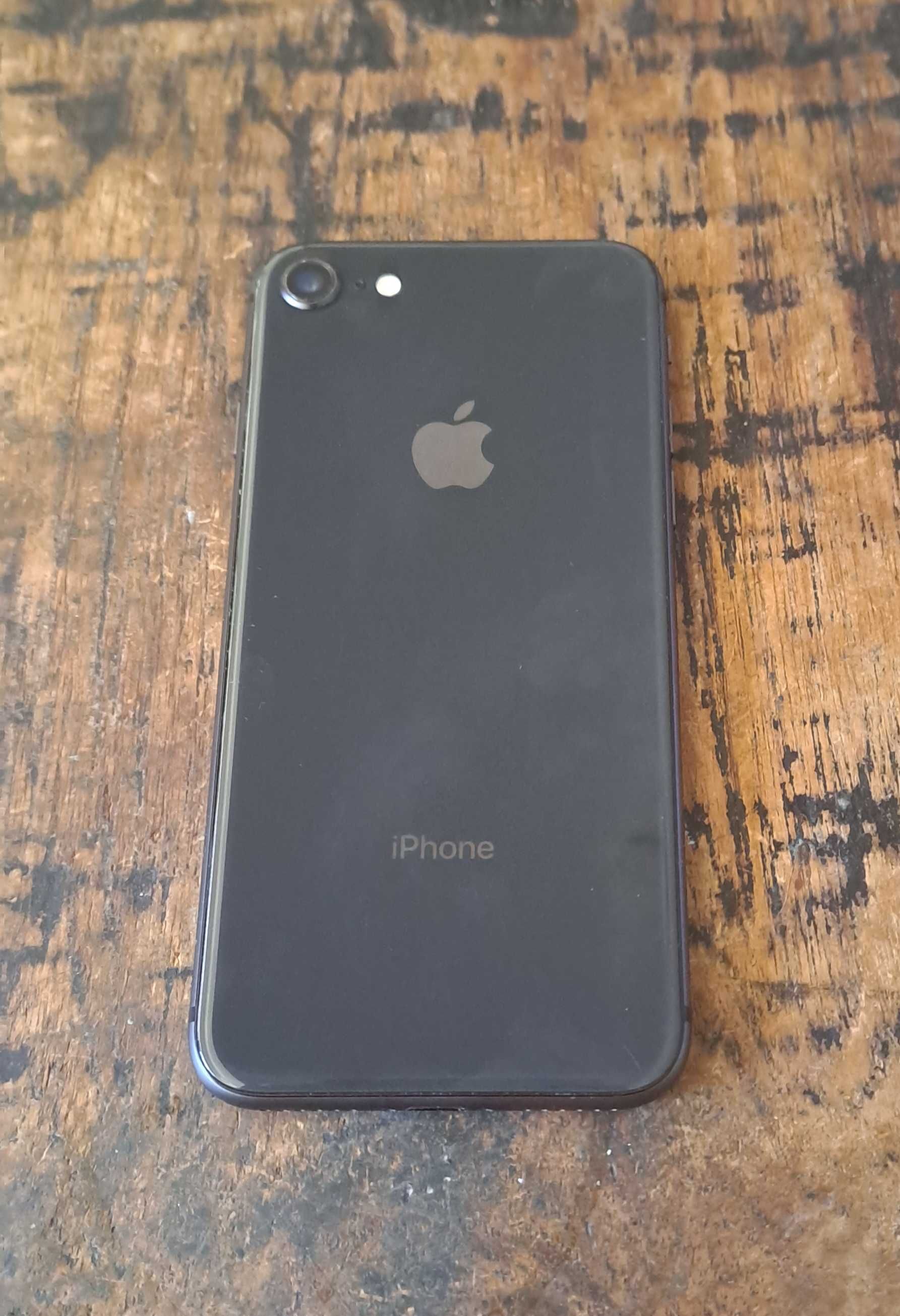 мобилен телефон Apple iPhone 8, операционна система iOS