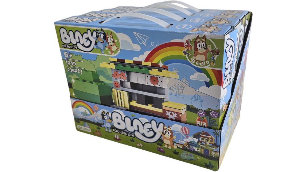 Голяма кутия 4 в 1 с конструктори кучето Блуи от 925 ч. Bluey за 59лв.