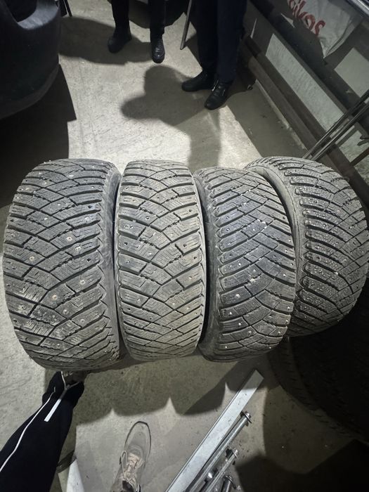 Продам шини зимние комплект