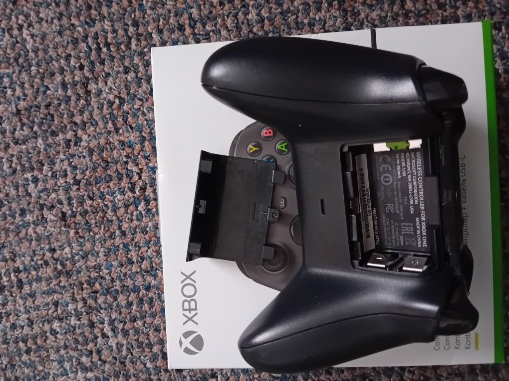 Vând jocuri pentru xbox one și o manrtă tot pentru xbox