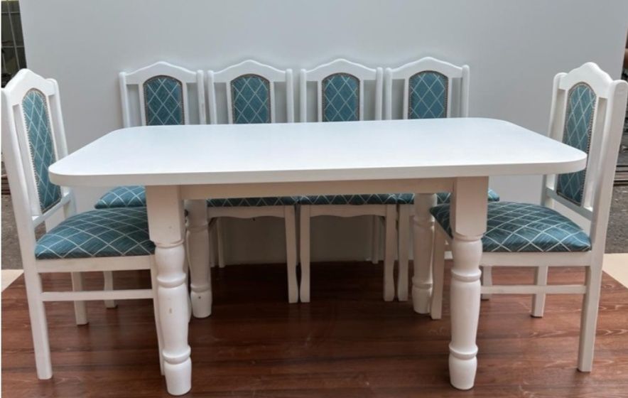 Стол с стульями продаётся новый за 80K.Размер150x80см.