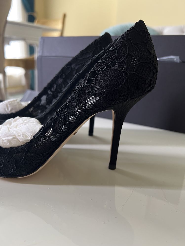 Елегантни обувки Dolce & Gabbana