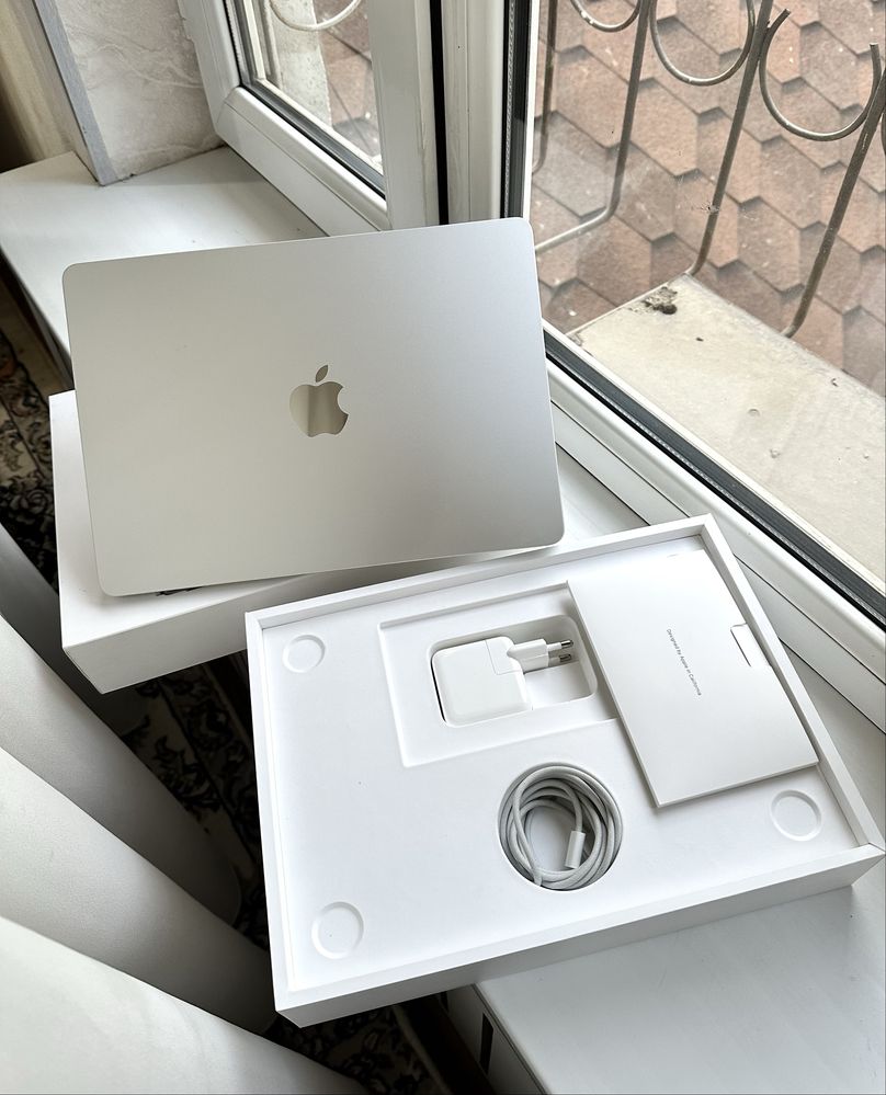 MacBook Air M2 Silver 8/256GB 13-inch