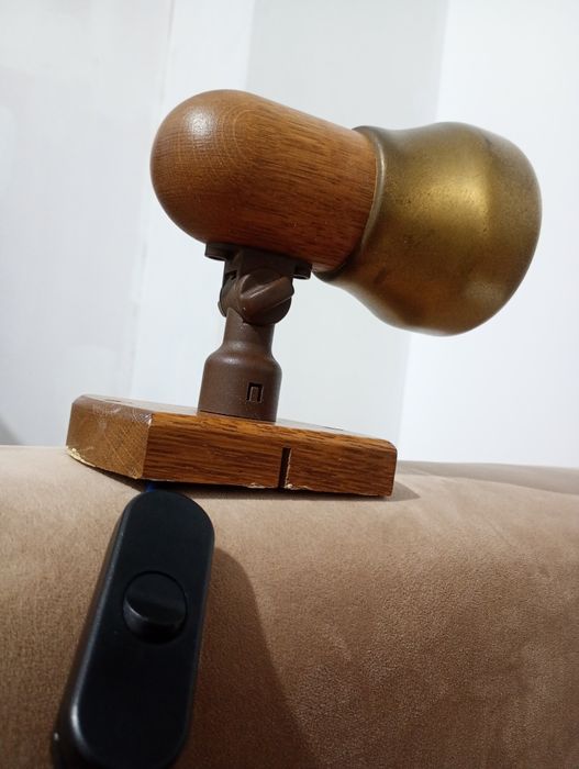 Lampa vintage din lemn și alama