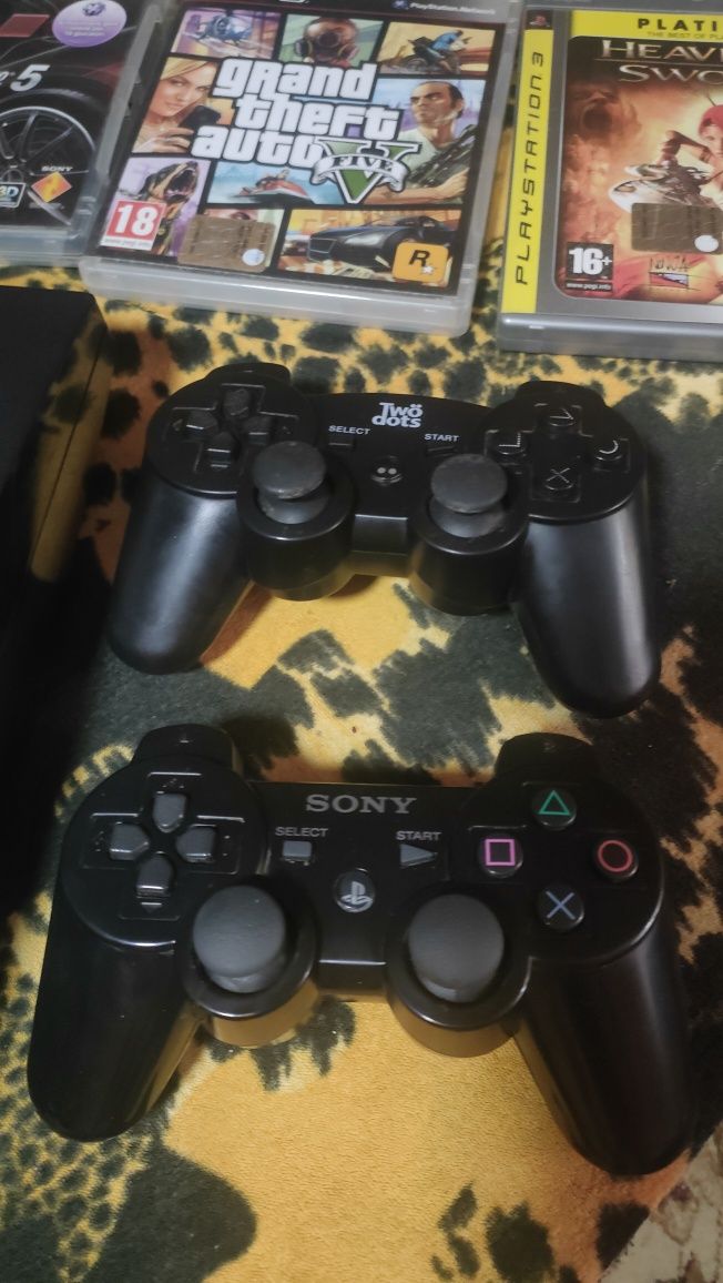Pachet PS3 – Consolă + 2 Controllere + 9 Jocuri Originale