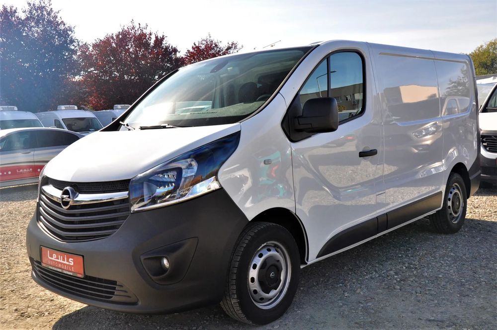 Opel Vivaro Furgon 3 Locuri