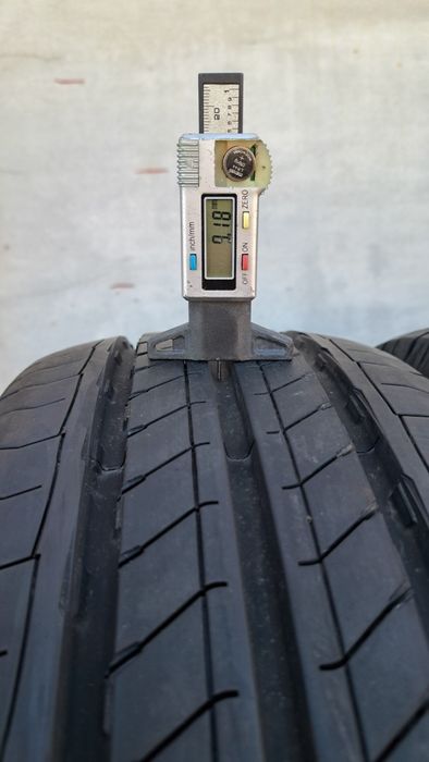 Гуми за Бус 215 65 15 C Continental