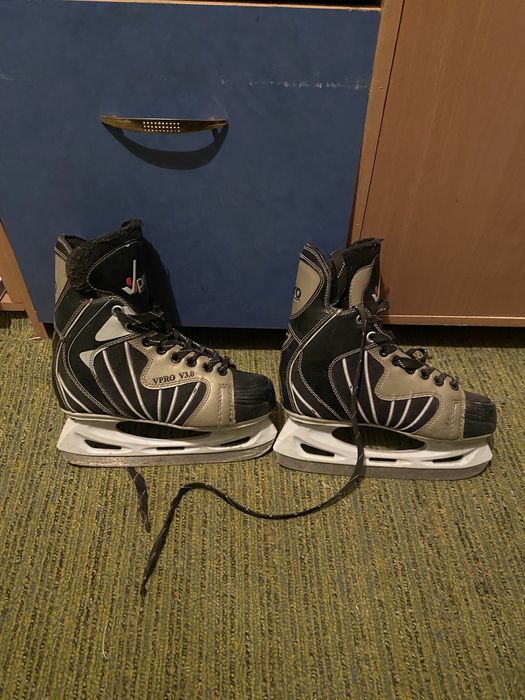 Продам хоккейные коньки