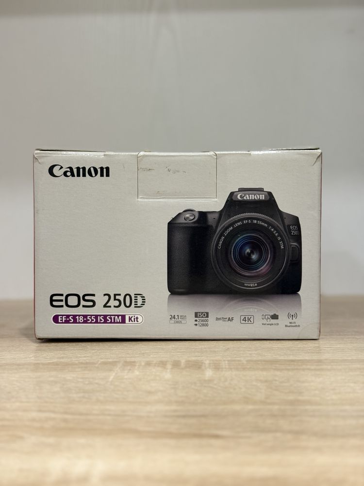 Знркальная камера Canon EOS 250D kit 18-55