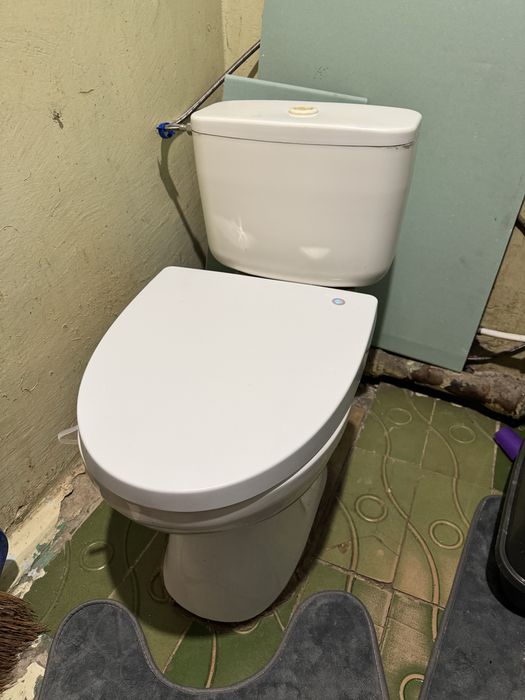 Унитаз б/у 10 000 в хорошем состоянии