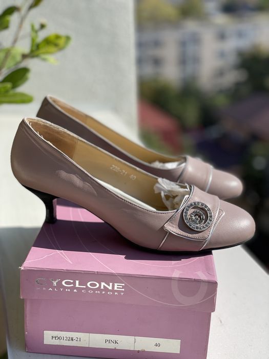 Pantofi din piele roz pudrat