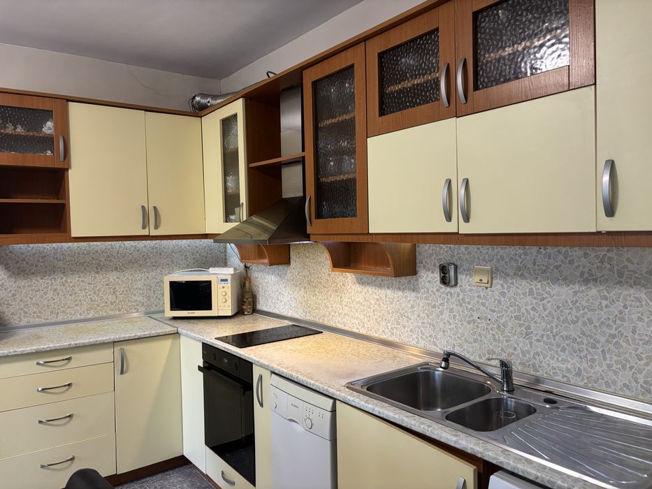 Продавам кухня с размери 3.40/ 1.55