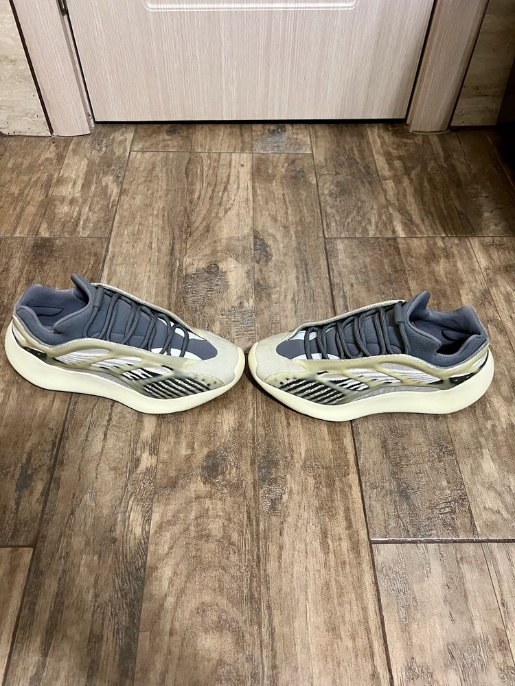 Adidas Yeezy 700 V3 „Fade Salt” ,marimea 42