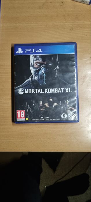 Vand ps 4 pro tot cu jocuri plus 2 manete