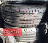 225 45 R19 Pirelli 235 45 19/Замъка Ямбол