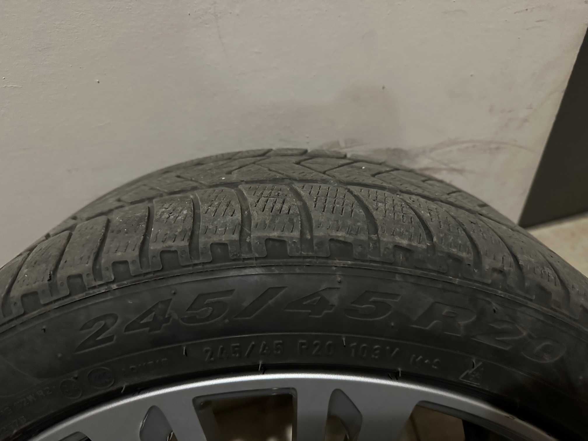 Зимни Гуми Pirelli Scorpion 245/45/20- DOT 2818 5 mm