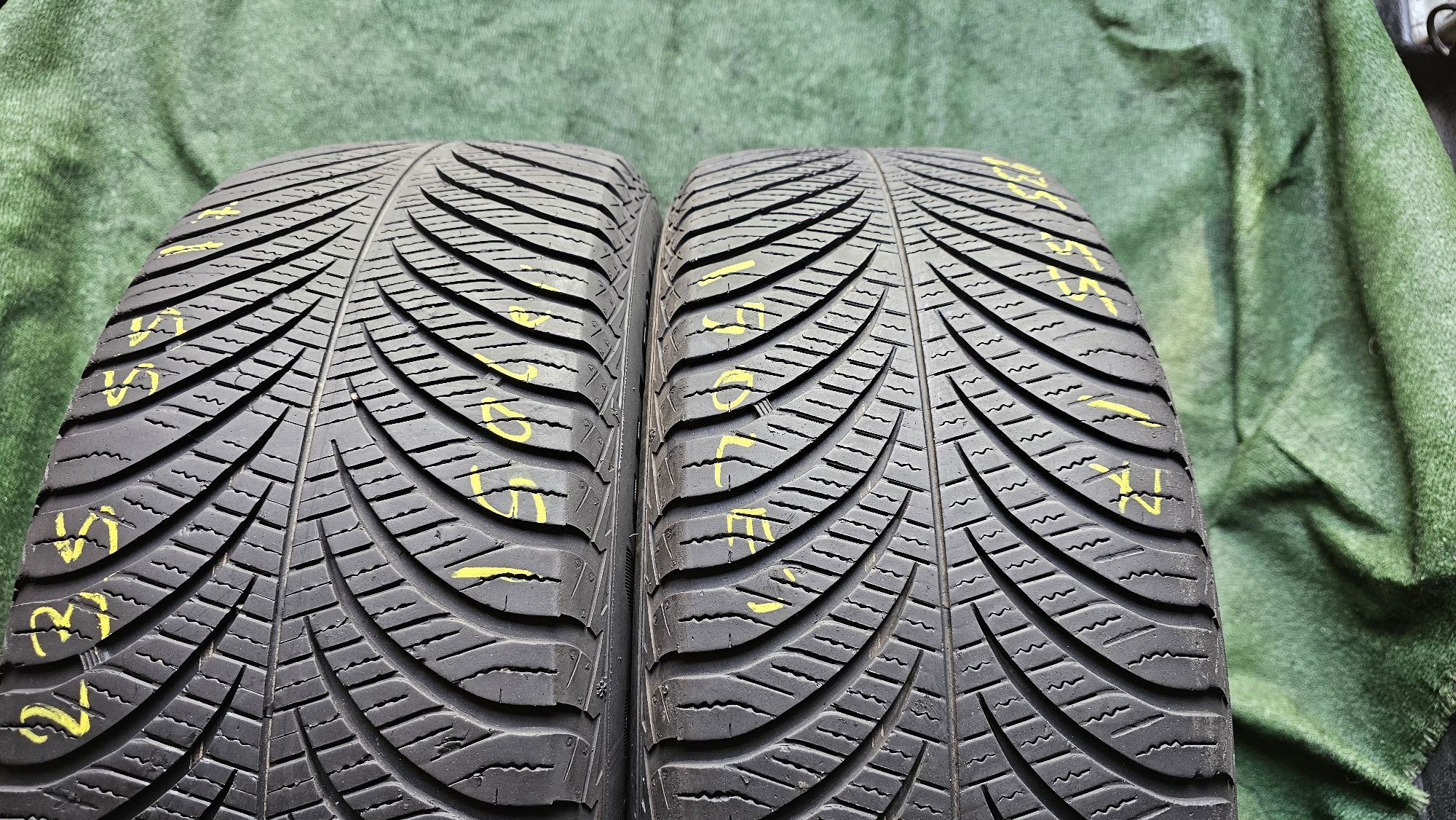 235 55 17 allseason goodyear