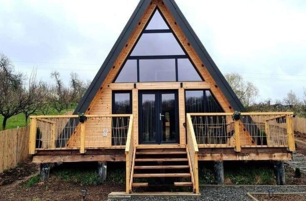 Vând cabană tip A pentru camping