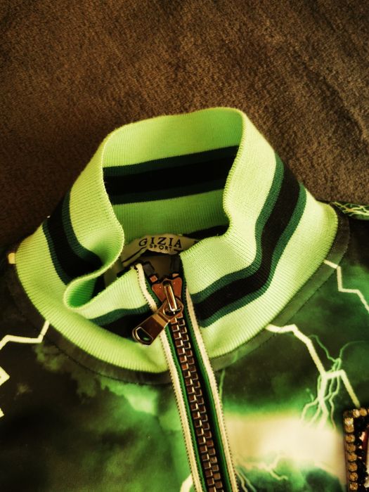 Дамски екип панталон и кроп топ.