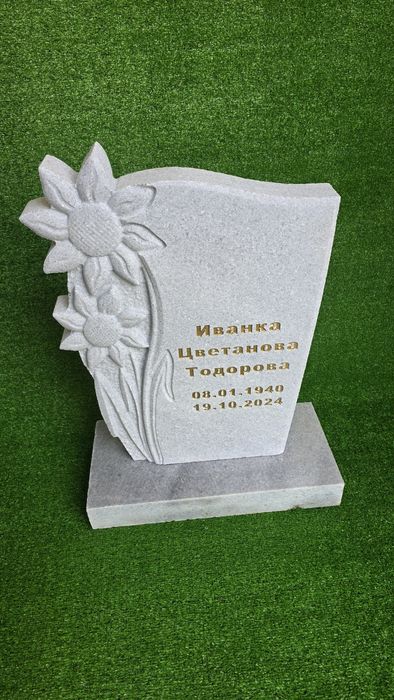 Надгробен паметник от мрамор с релефни цветя Плевен и региона