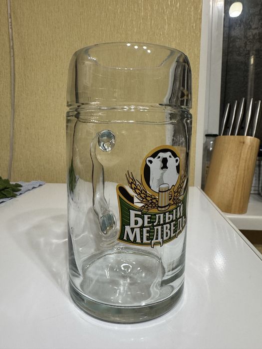 Пивные кружки литровые.