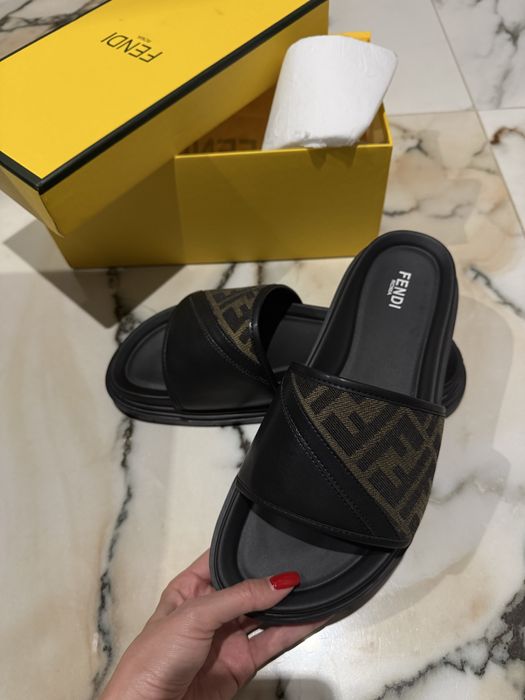 Мъжки чехли Fendi