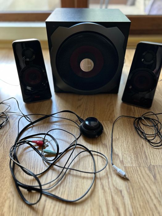 Аудио система с бас и управление