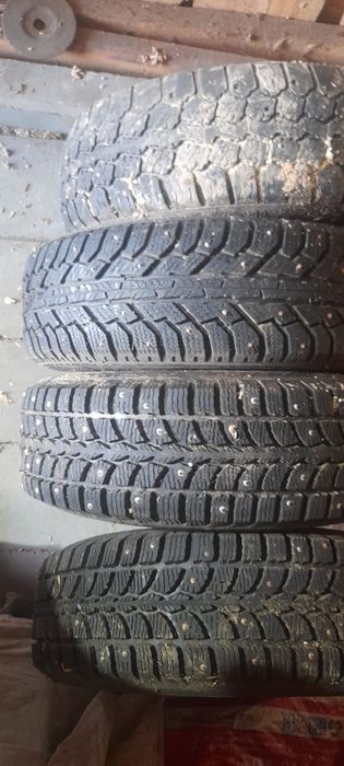 Шины зимние 4 штук обсолютно новые 14
