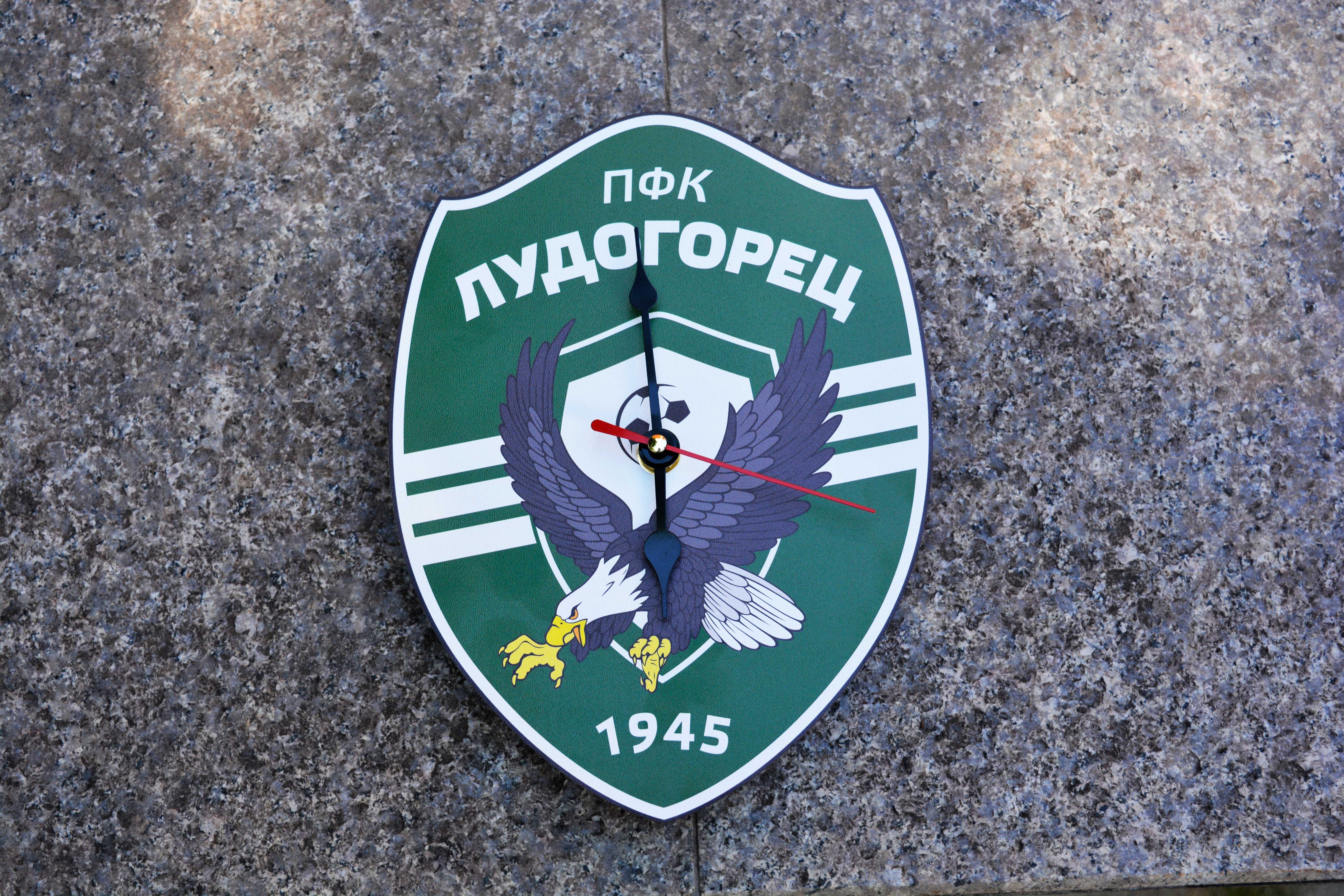 Стенни часовници с емблеми на всички футболни отбори