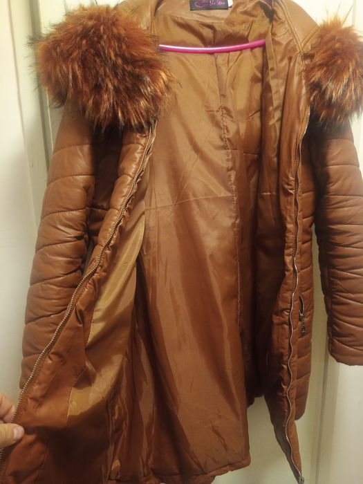 Много запазено зимно яке.