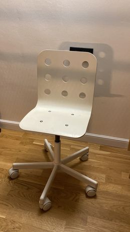 продам стул для школьника Ikea
