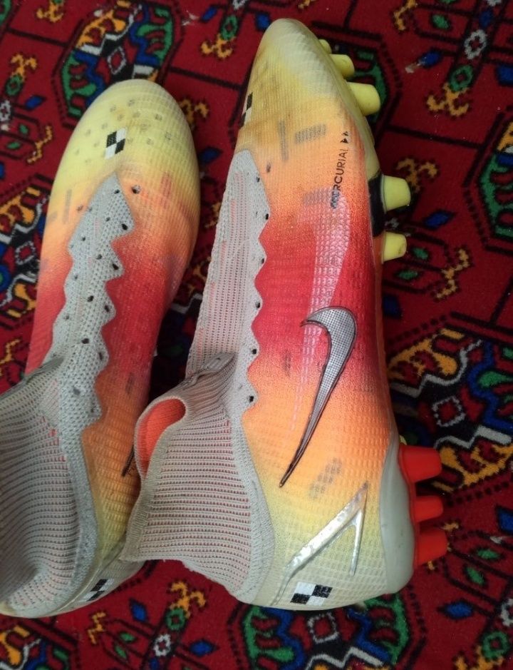 Butsi sotiladi Nike mercurial