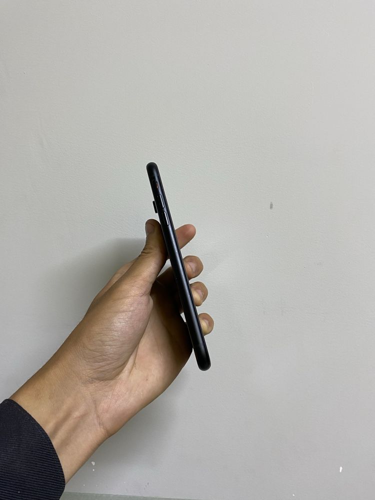 Продам срочно iPhone XR 64GB АКБ 82%
