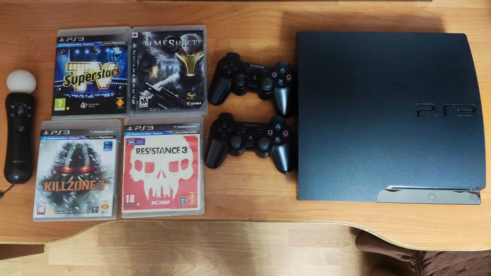 Продам Sony PlayStation 3. Прошитая + 4 диска лицензионных!