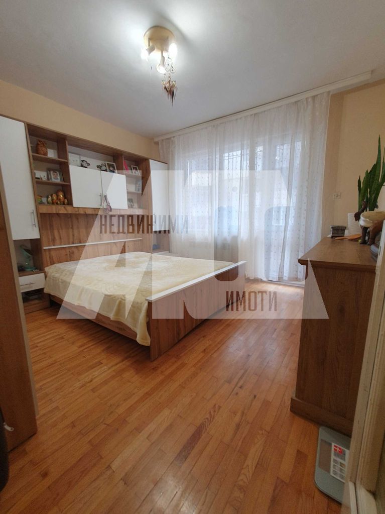 Продава се Четиристаен апартамент в Варна, Аспарухово - 120 кв.м за 1459 €/кв.м - Снимка #4