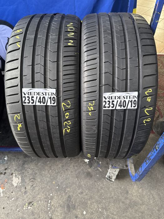 235/40/19 Vredestein