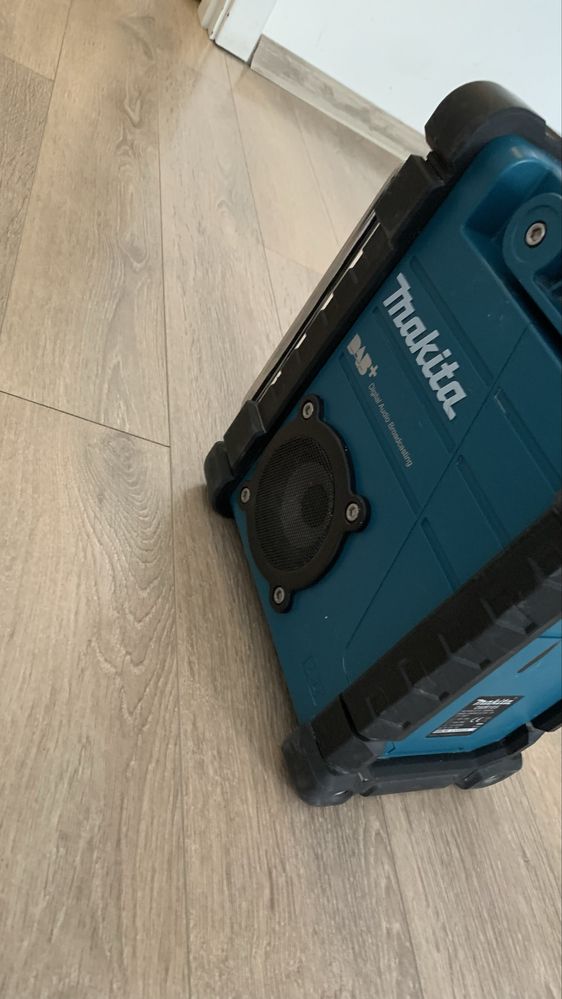 Makita DMR105 строително радио тонколона